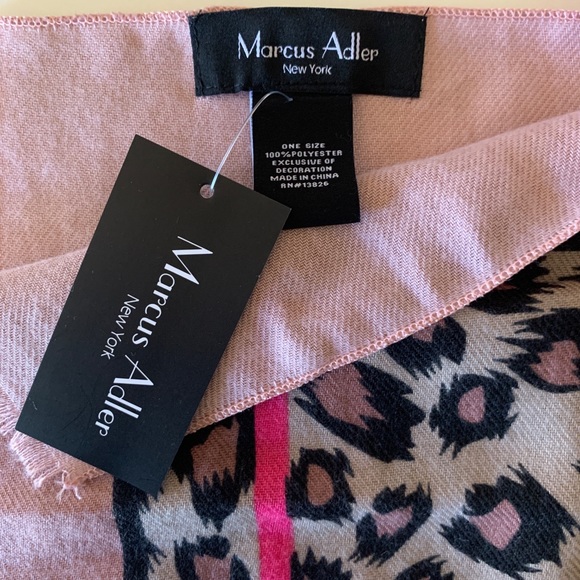 Marcus Adler Pink Leopard Print Scarf *NWT* - Picture 3 of 7